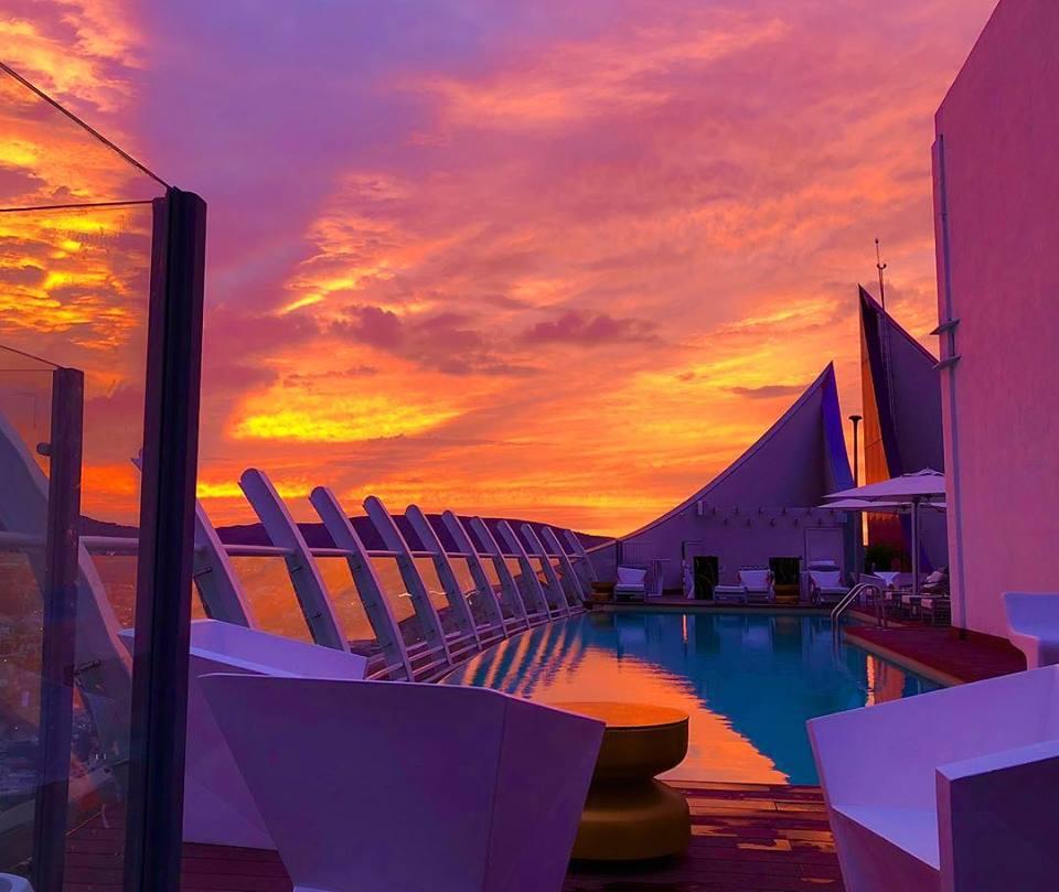 Hard Rock Hotel Guadalajara Zapopan Exterior photo Sunset at the rooftop pool